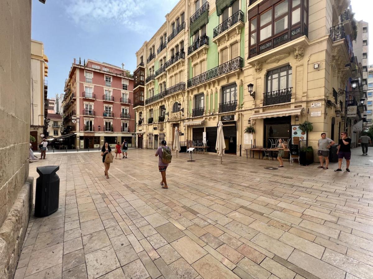 Cozy San Cristobal Apartment In Heart Of Alicante Extérieur photo