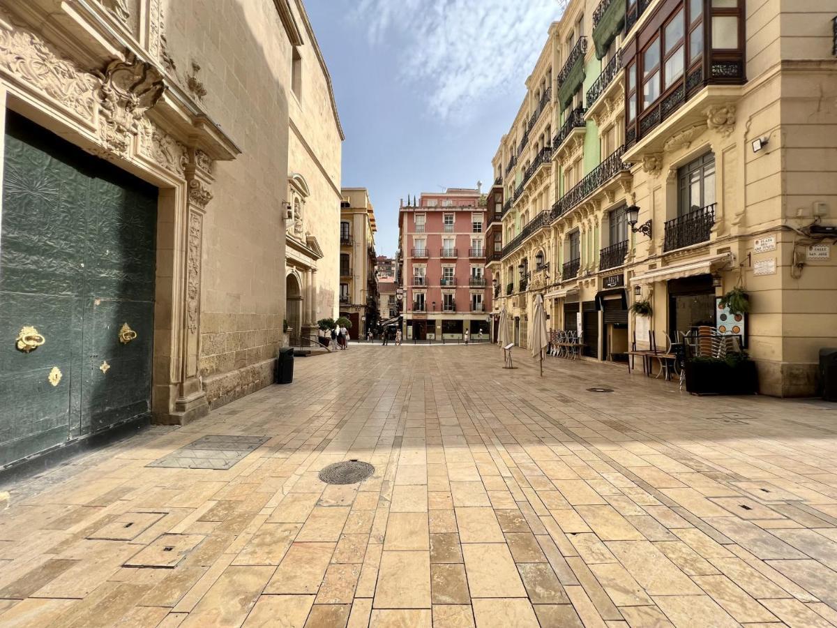 Cozy San Cristobal Apartment In Heart Of Alicante Extérieur photo